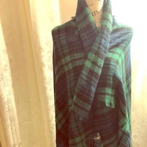✨PRICE DROP✨ Plaid winter scarf.